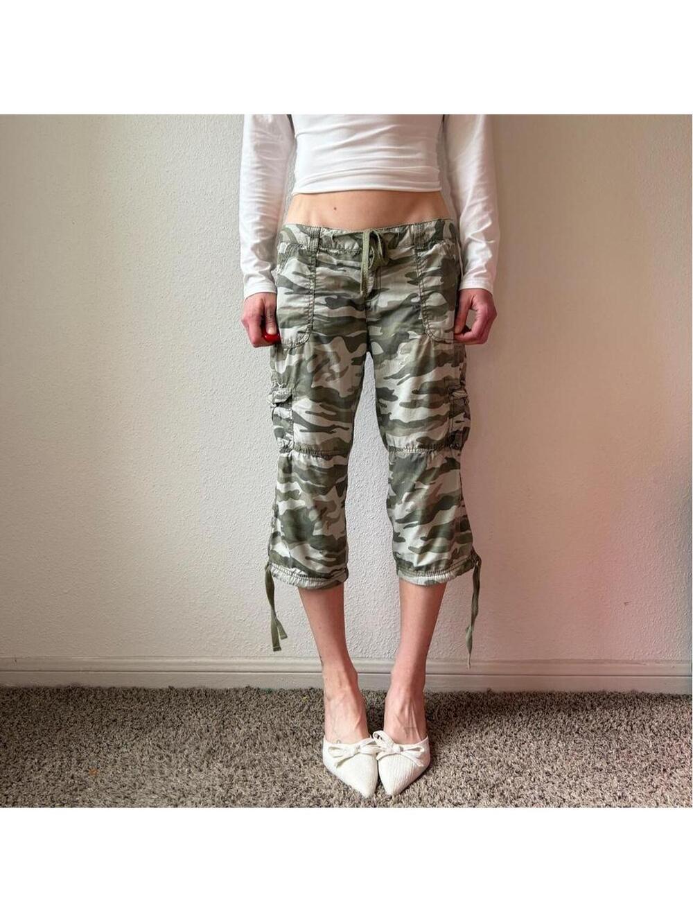 Vintage y2k low rise wide leg green camouflage cropped cargo pants / capris - Picture 1 of 8